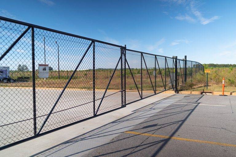 Chain link commercial gate