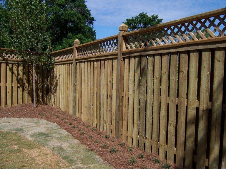 Lattice Top Shadow Box fence